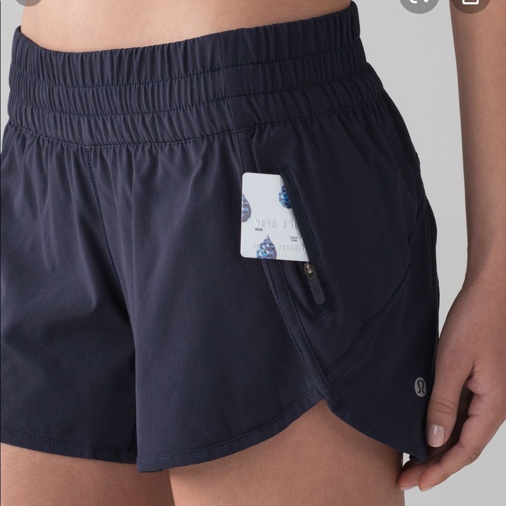 Lululemon Tracker Short V (4") size 6